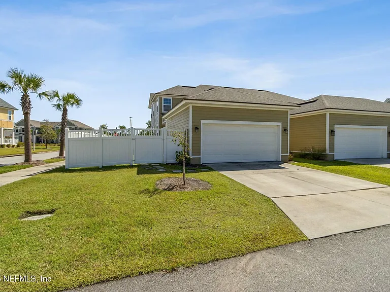 213 Daydream Ave — Photo 3