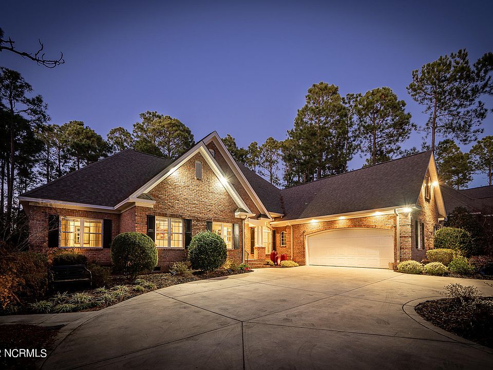 1st image of 4 Augusta Dr