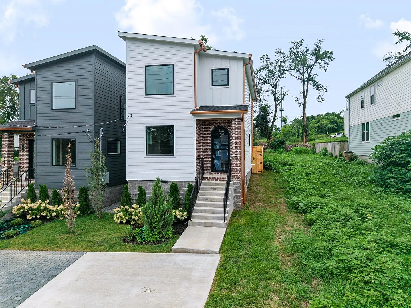Modern Living & Downtown Skyline Views! — Photo 3
