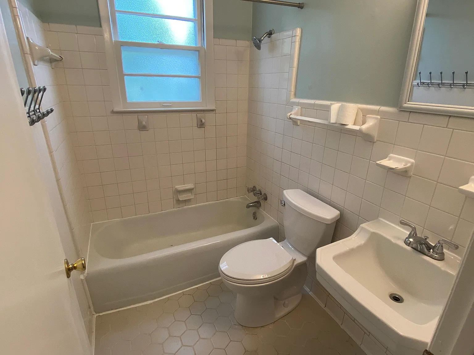 2 bed, 1000 sqft, $1,435 — Photo 4