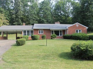 555 N Dry Well Rd, Natural Bridge, VA 24578