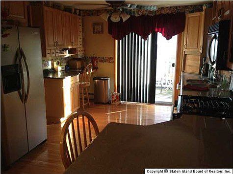 4th image of 148 Wood Ave