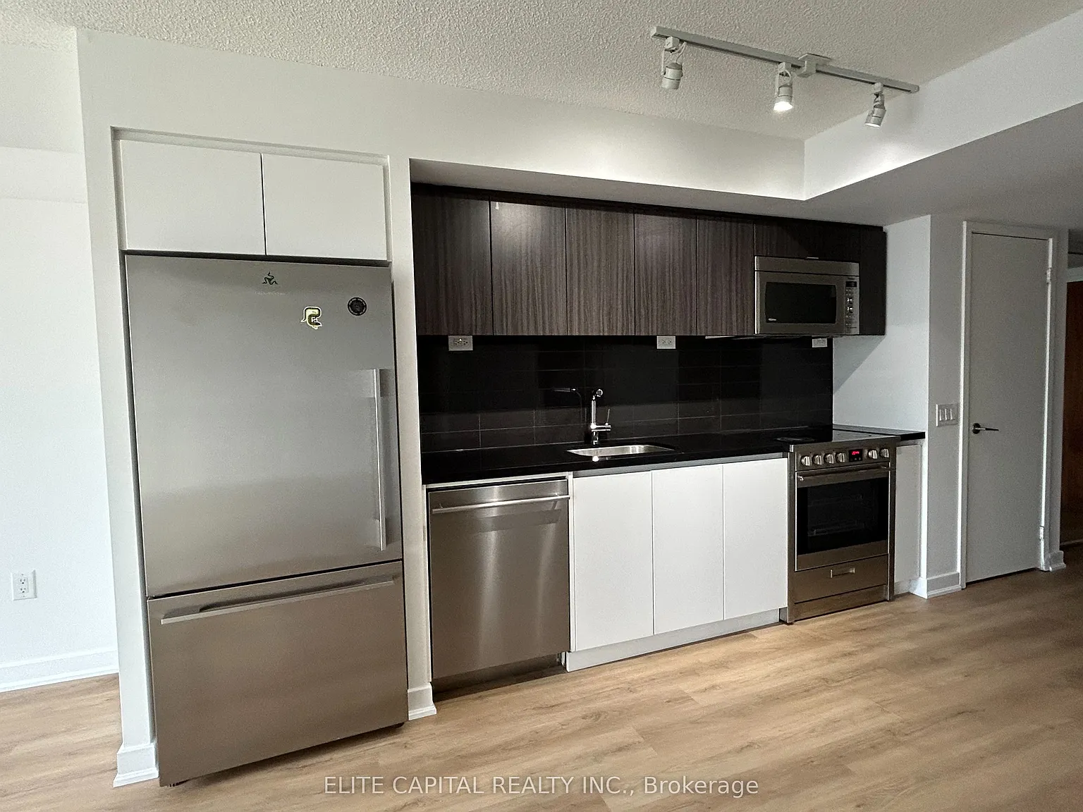 2 bed, $2,600 — Photo 4