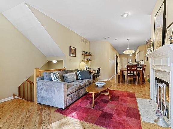 5th image of 3348 N Lakewood Ave #1