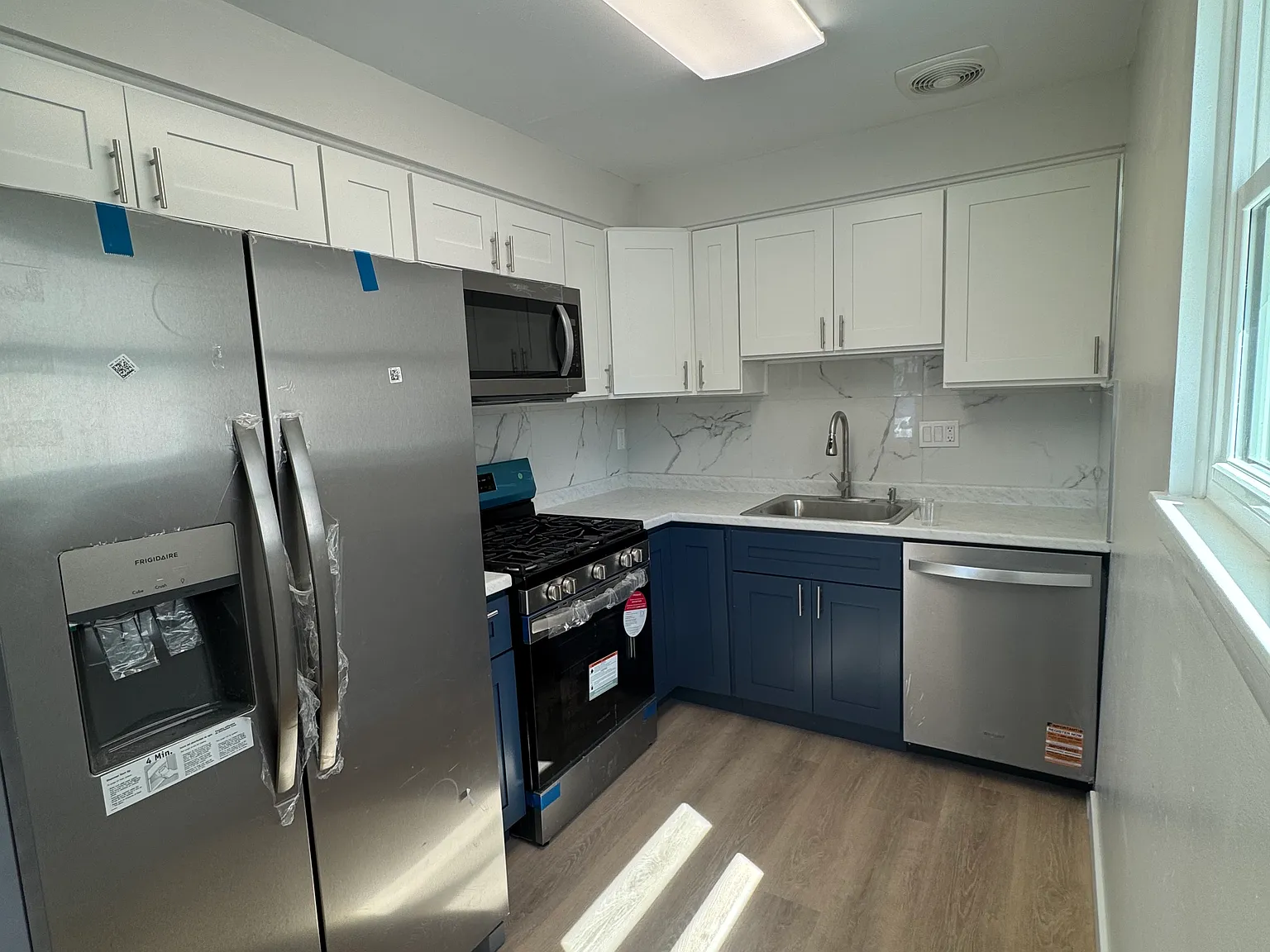 2 bed, 900 sqft, $1,975 — Photo 1