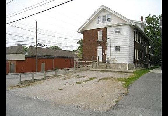 3rd image of 293 E 17th Ave