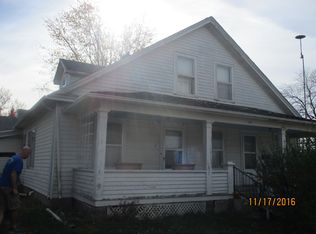 702 Locust St, Carthage, IL 62321