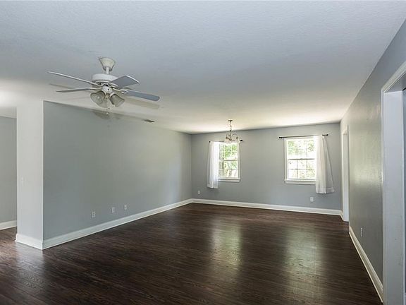 5th image of 617 Foster Ave