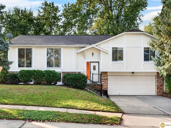 3741 Falcon Dr, Bellevue, NE 68123