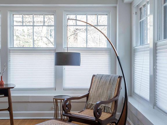 2nd image of 1465 W Balmoral Ave #2