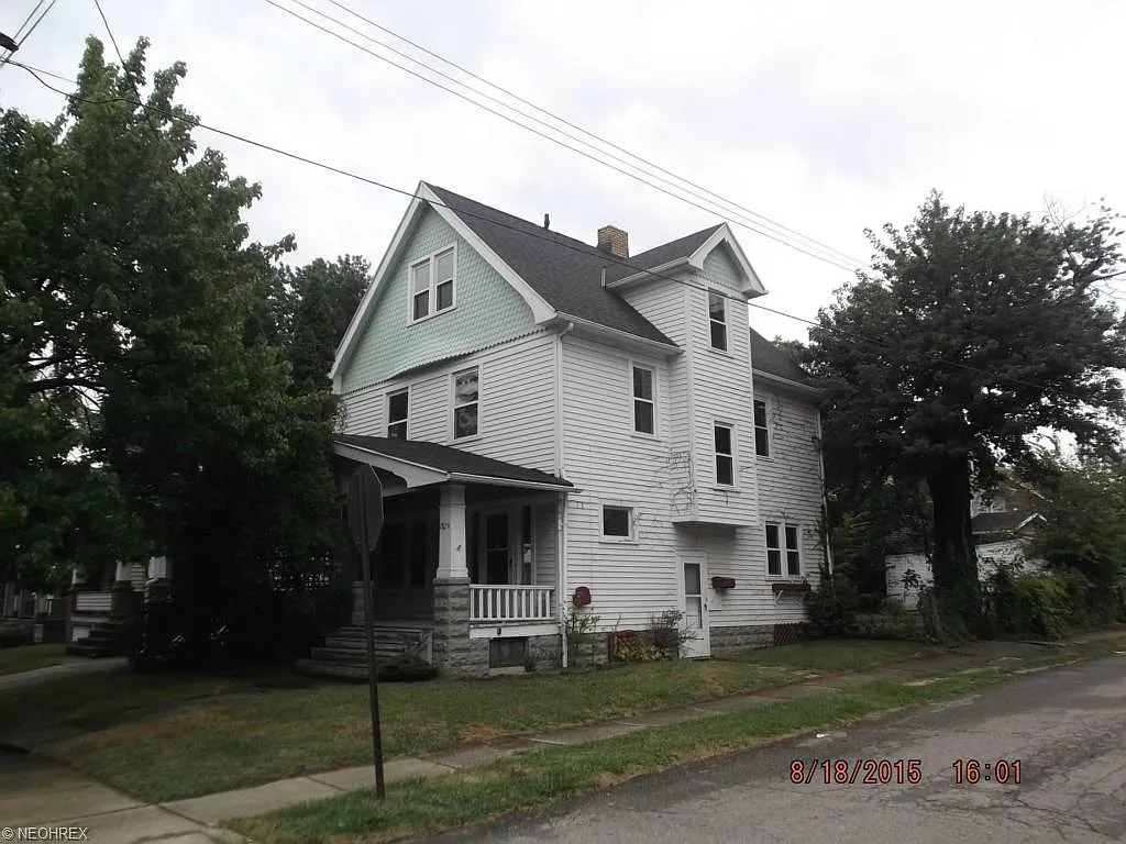 1829 Treadway Ave photo 1