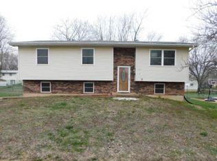 827 Bell Dr, Farmington, MO 63640