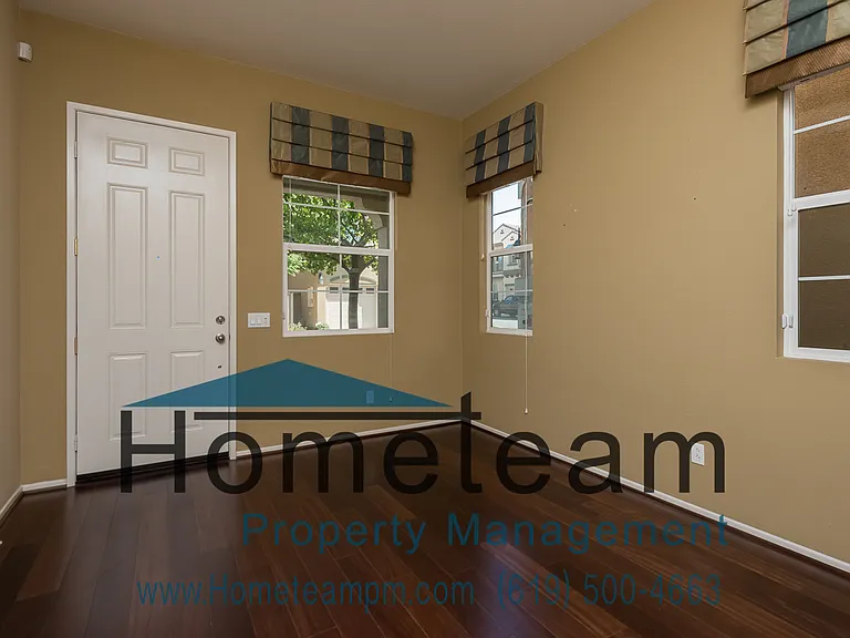 1540 Avenida Merida — Photo 2