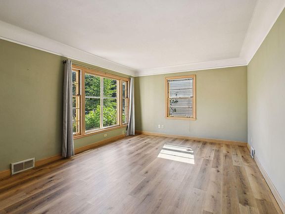 4th image of 3828 36th Ave S