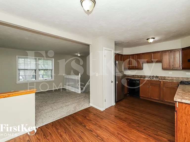 306 Marilyn Ave — Photo 4
