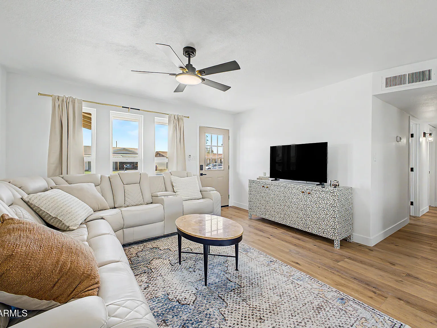 3 bed, 2.0 bath, 1274 sqft, $3,295 — Photo 4