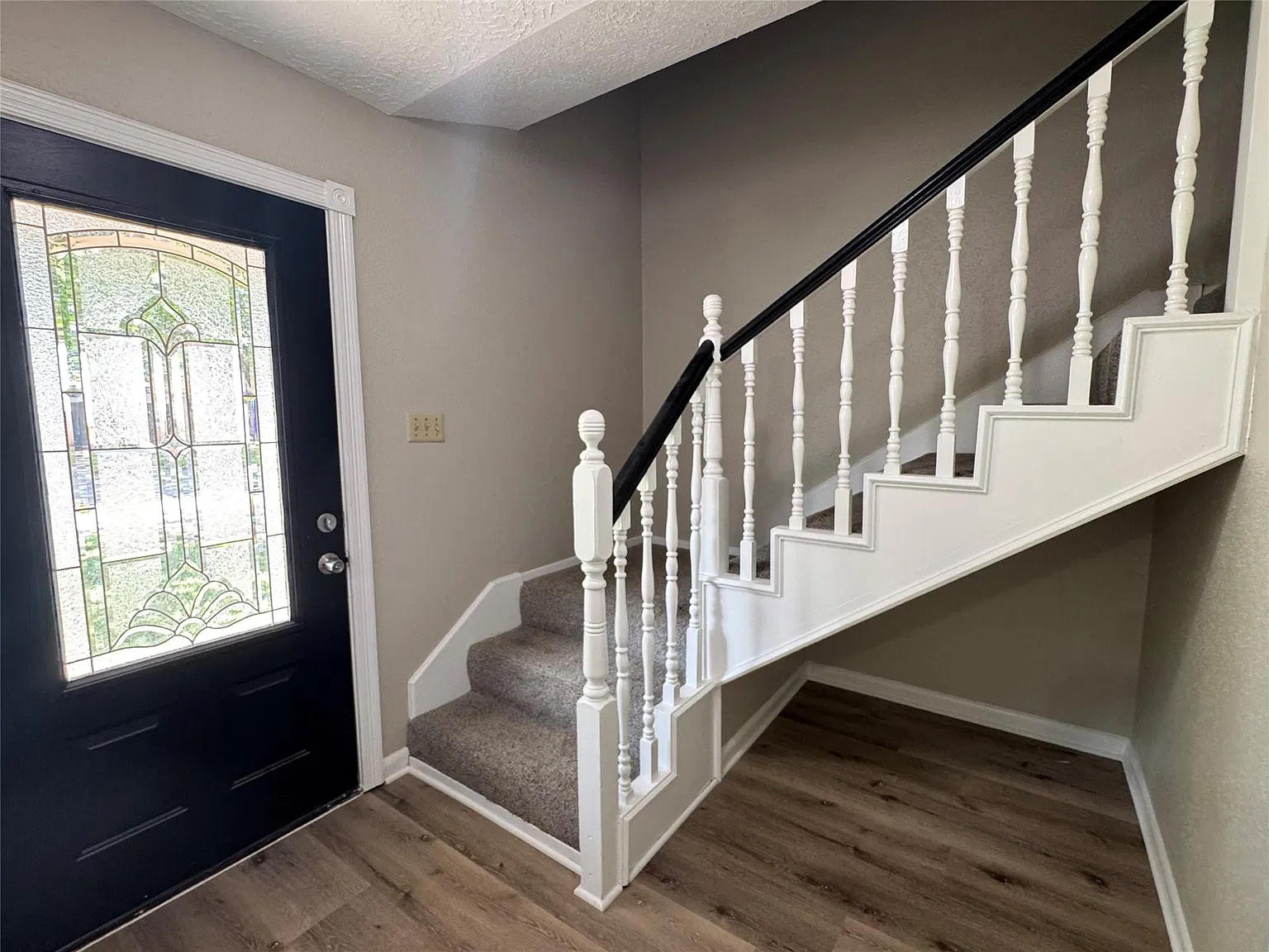 3 bed, 2.5 bath, 1675 sqft, $2,200 — Photo 2