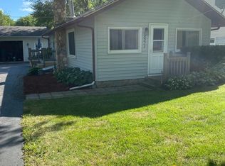 5211 Maplehill Dr, Mccullom Lake, IL 60050