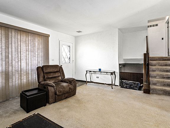 3rd image of 267 Waterman Dr