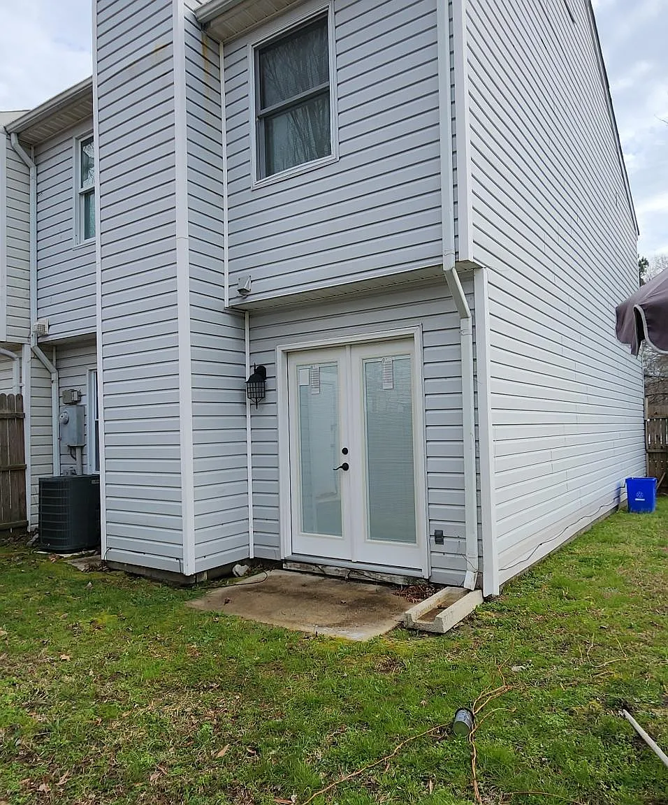 3 bed, 1232 sqft, $2,350 — Photo 3