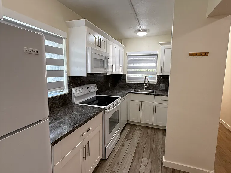 2870 SW 37th Ct #2868 — Photo 2