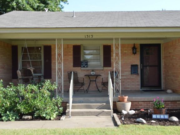 3rd image of 1313 Sunset Dr