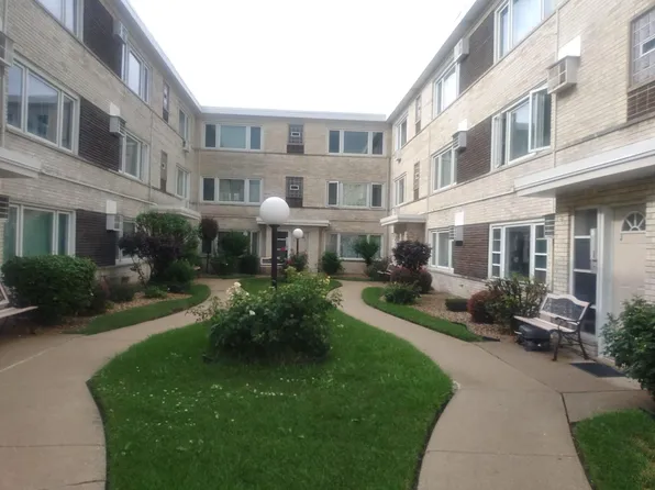 5850 W 55th St APT 3D, Chicago, IL 60638