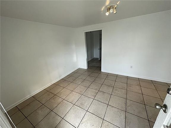 3rd image of 124 N Genois St APT C