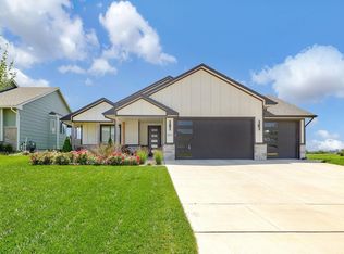 8577 E Cherrywood Ct, Wichita, KS 67226