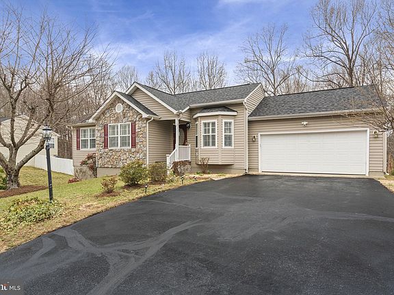 3rd image of 19 Amelia Ct