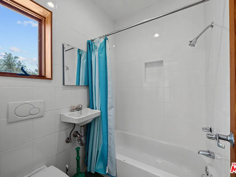 2569 Patricia Ave — Photo 45