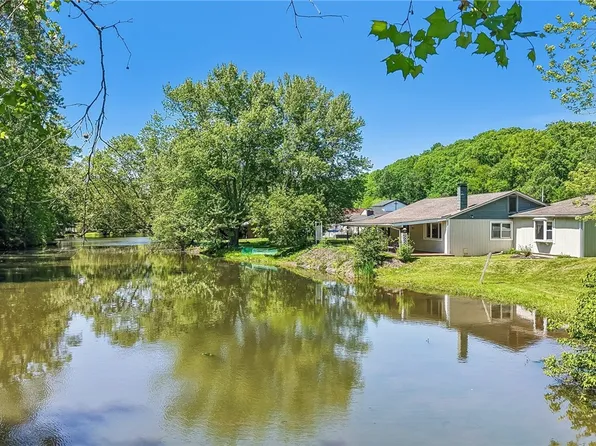 120 Lakeview Rd, Fombell, PA 16123