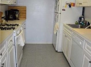 2 4th Ave APT 3D, Bay Shore, NY 11706