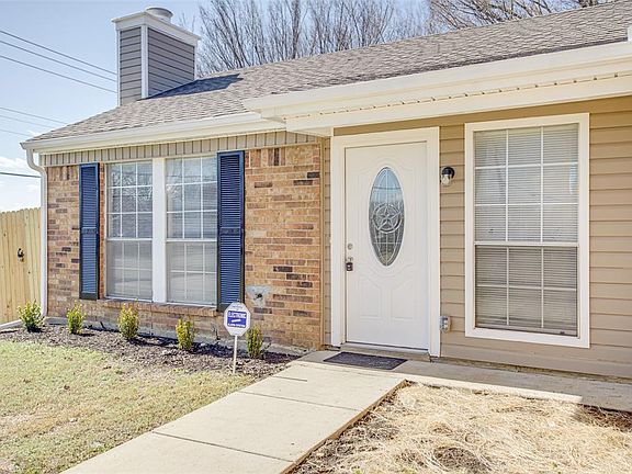 3rd image of 7401 Deer Park Dr