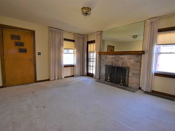 3rd image of 21 N Frederick St