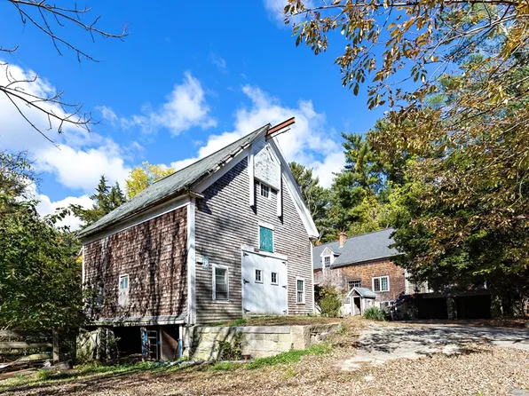 58 W Elm St, Pembroke, MA 02359