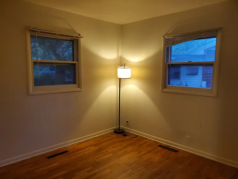 2220 Clearview Ave — Photo 2