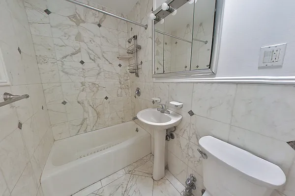 Rented by Platinum Properties | media 5