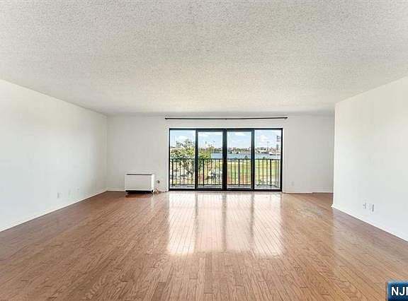 4th image of 1150 River Rd APT 4F