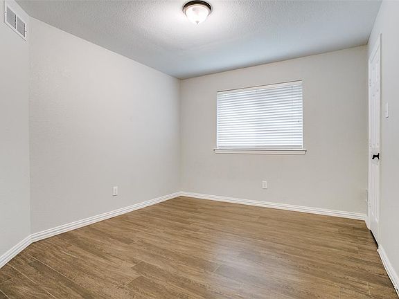 4th image of 4032 Lamorna Dr