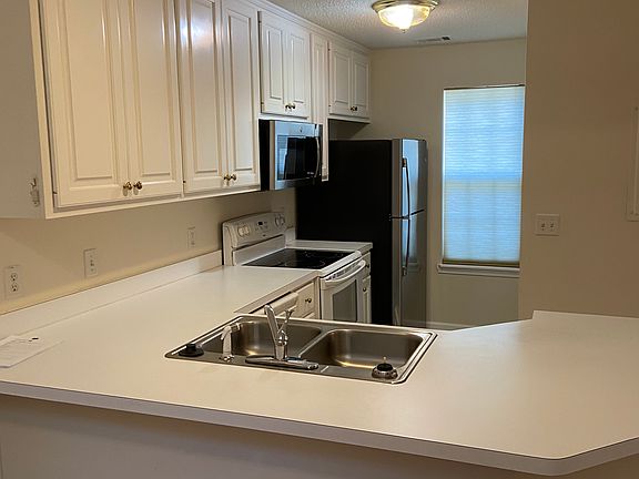 3rd image of 1149 Riverside Ter