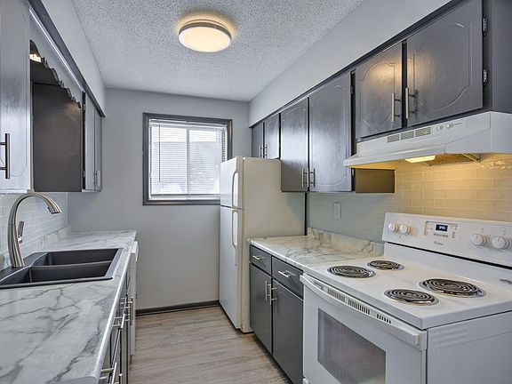 4th image of 811 N 121st St #55