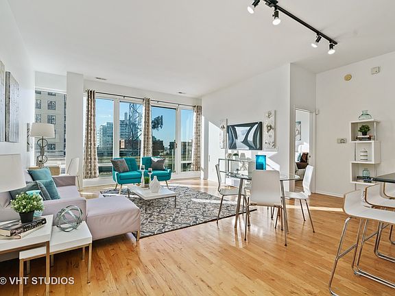 3rd image of 1440 S Michigan Ave #Penthouse 9