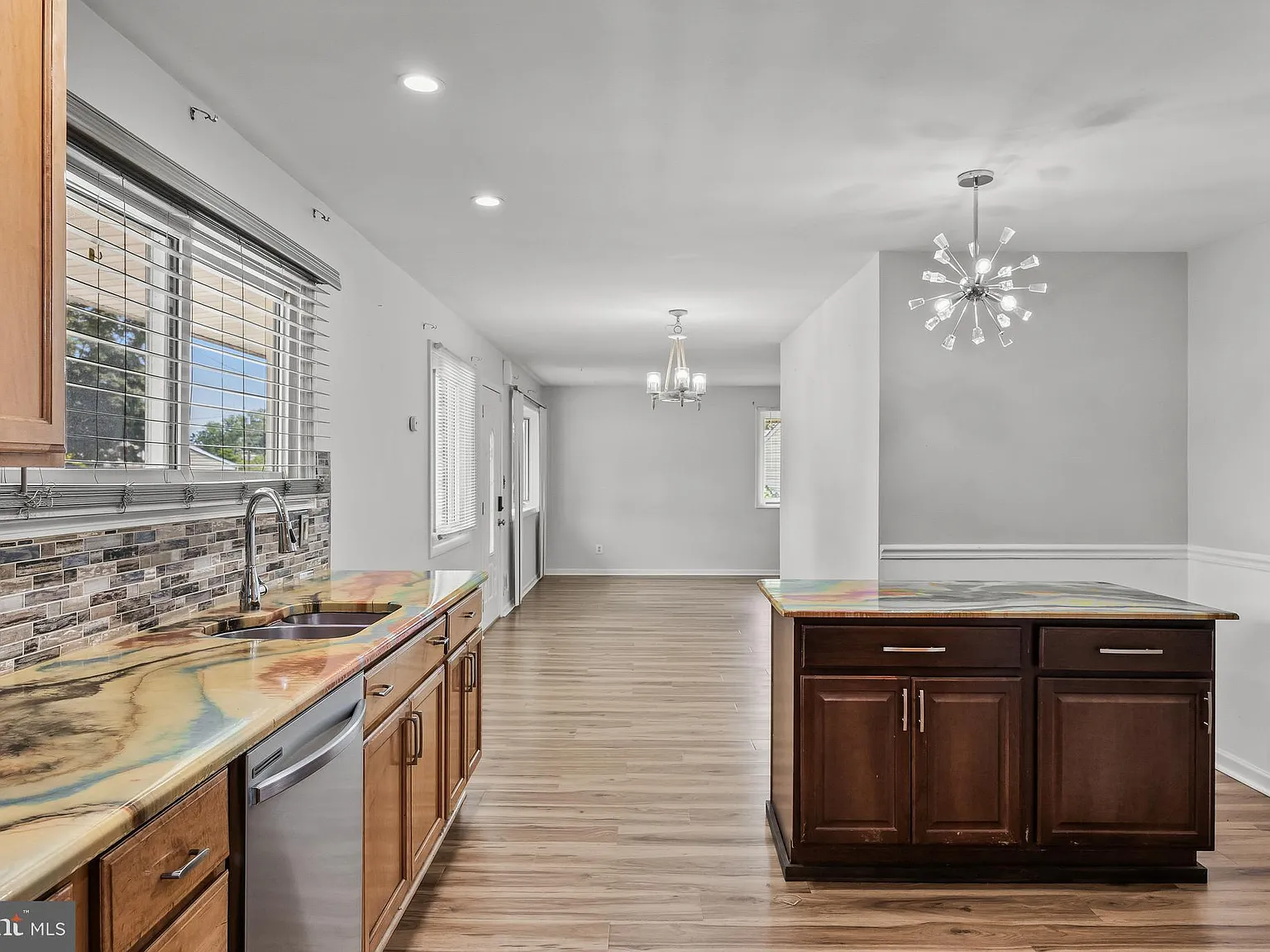 3 bed, 1696 sqft, $3,300 — Photo 3