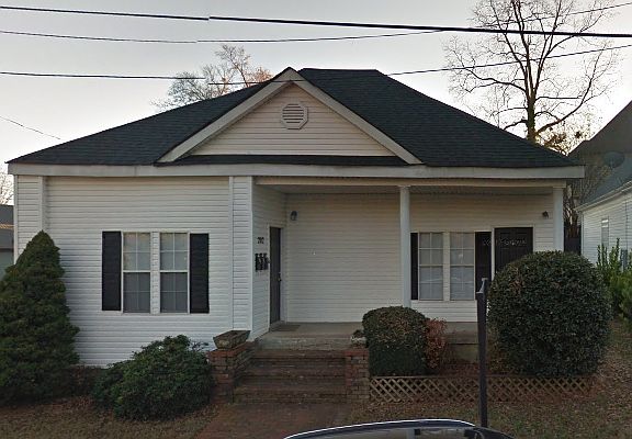 2nd image of 202 Lois St