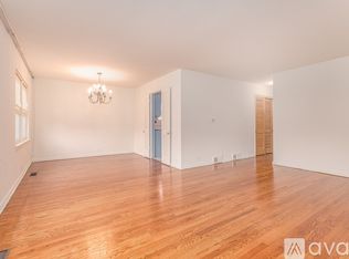 4218 Oakton St #2, Skokie, IL 60076