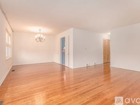 4218 Oakton St #2, Skokie, IL 60076