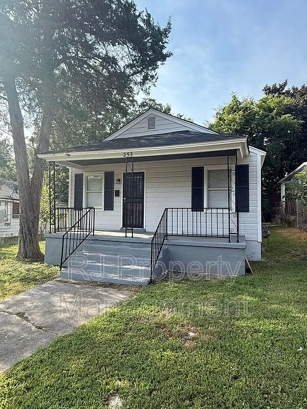 3 bed, 2.0 bath, 966 sqft, $1,195 — Photo 2