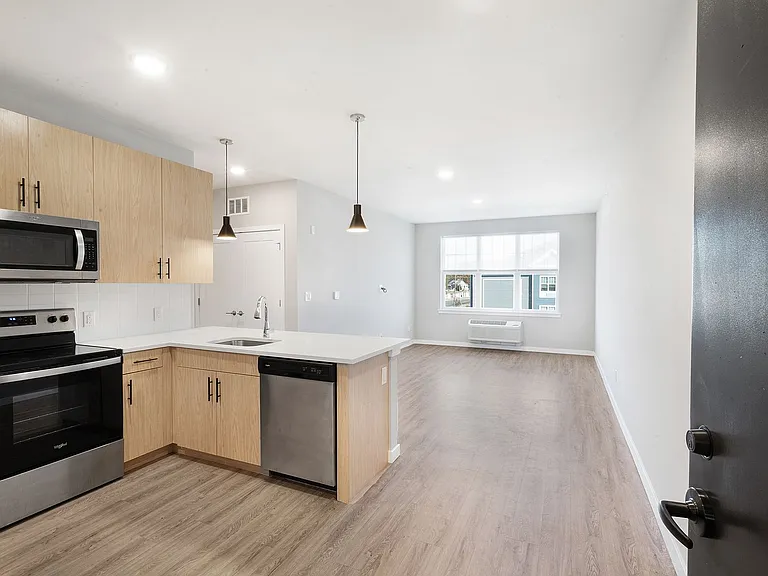 Station Place — Photo 71