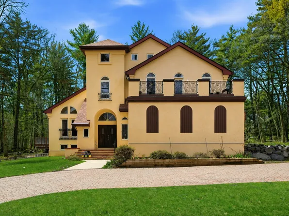 268 Concord Rd, Weston, MA 02493